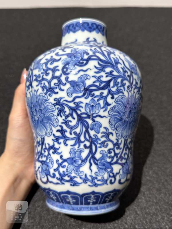 清乾隆 青花缠枝宝相花纹萝卜瓶 - 图5